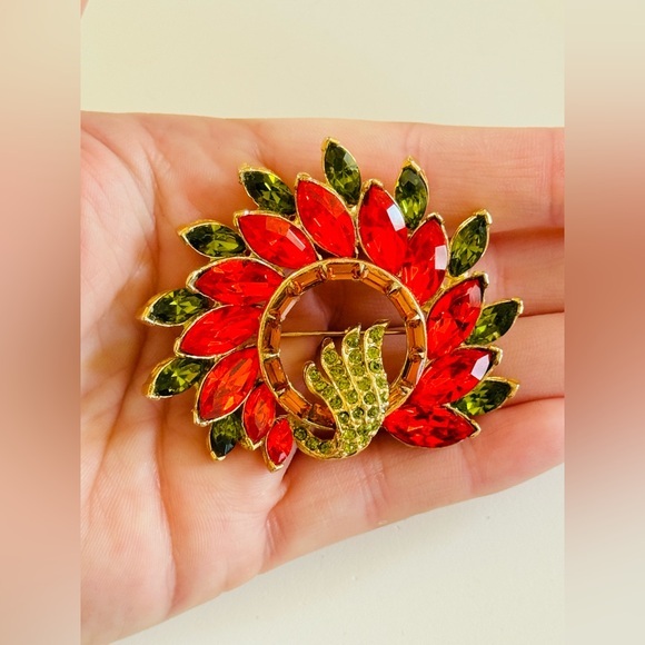 unbranded Jewelry - Crystal Rhinestone pin Brooch VTG Fan Marquise Gold Tone Estate Green Orange 50s